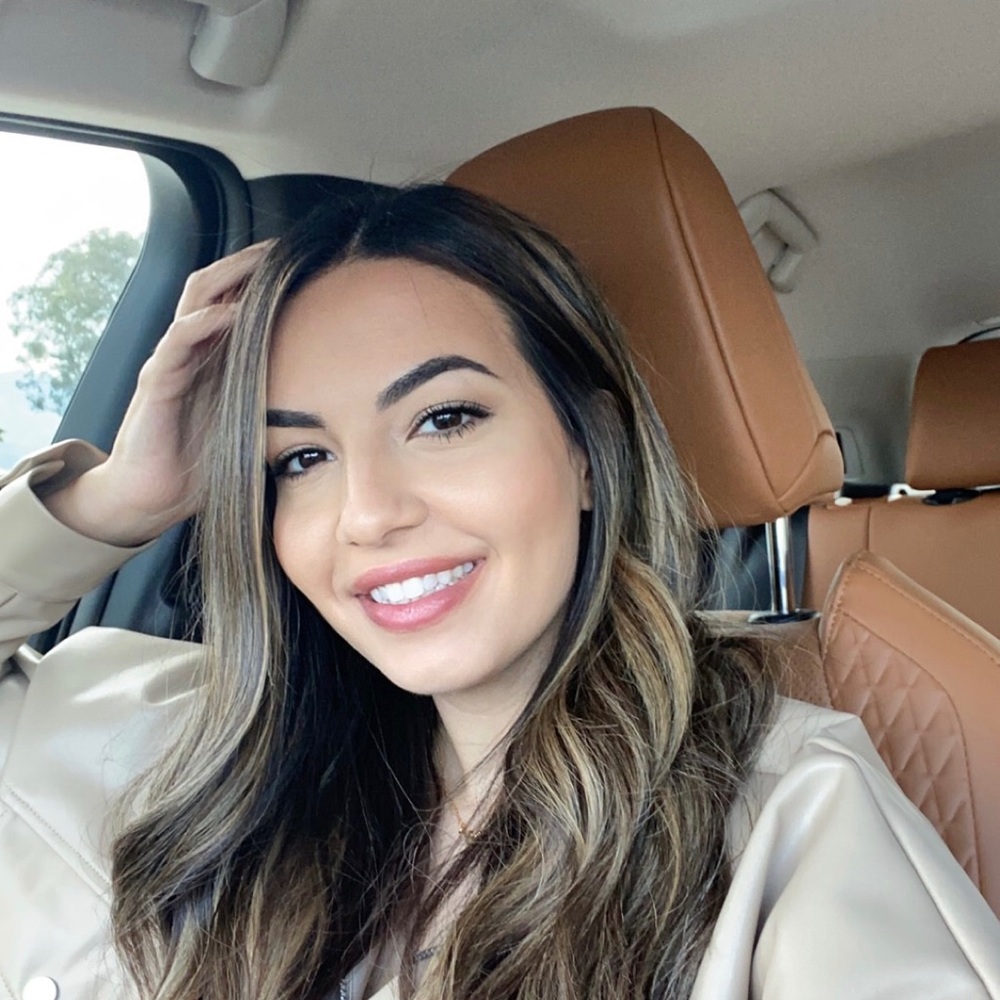 Meet your Posher, Monica